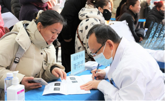 哈醫(yī)大一院“三八”婦女節(jié)大型義診 600余名女性共享健康關(guān)懷