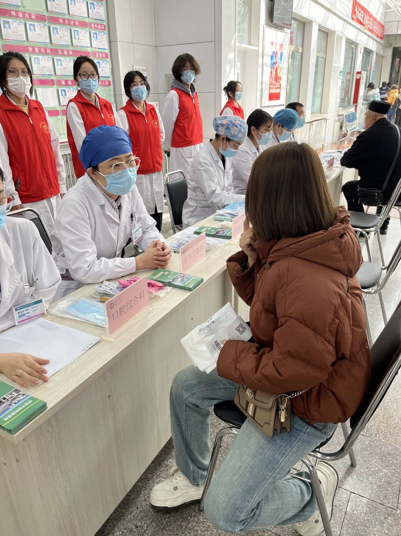 口腔醫(yī)學(xué)院營(yíng)養(yǎng)健康咨詢服務(wù) 守護(hù)口腔健康的科學(xué)飲食之道